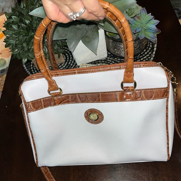 Vintage vegan leather white and brown purse handbag with detachable strap - Picture 4 of 13